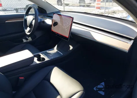 2021 Tesla Model 3 Performance Dual Motor All-Wheel Drive z USA, uszkodzony, nr VIN 5YJ3E1EC5MF090518